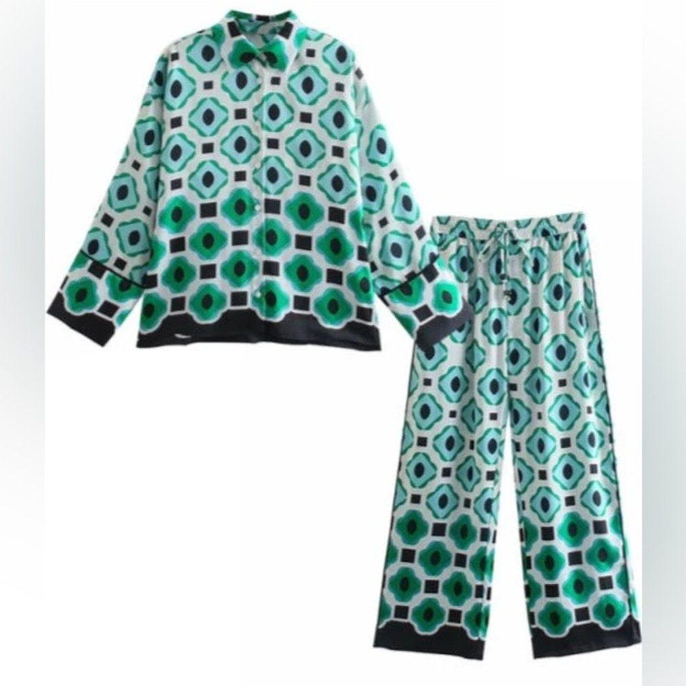 GEOMETRIC SATIN PAJAMA SET- S